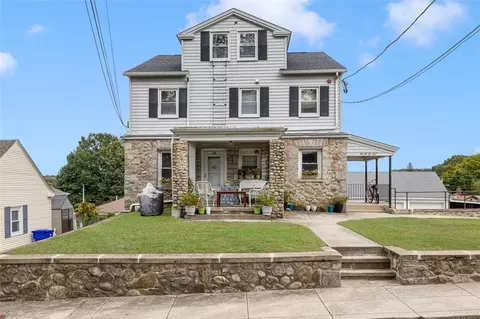 26 Pawtuxet Ter, West Warwick, RI 02893