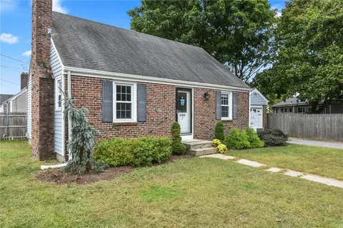 Exterior - 2 Edgehill Rd, Warwick, RI 02889 photo 2 of 5