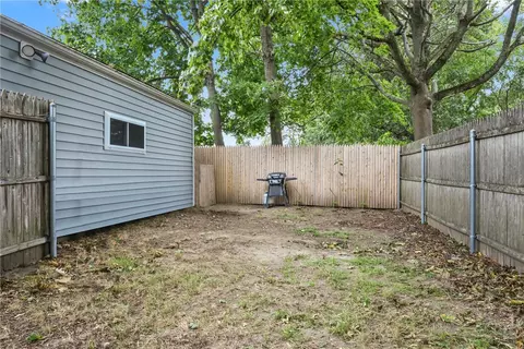 Exterior - 2 Edgehill Rd, Warwick, RI 02889 photo 5 of 5
