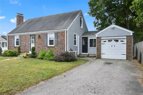 2 Edgehill Rd, Warwick, RI 02889