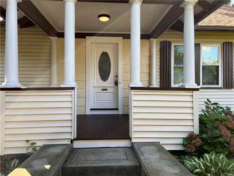 51 Alger Ave, East Greenwich, RI 02818