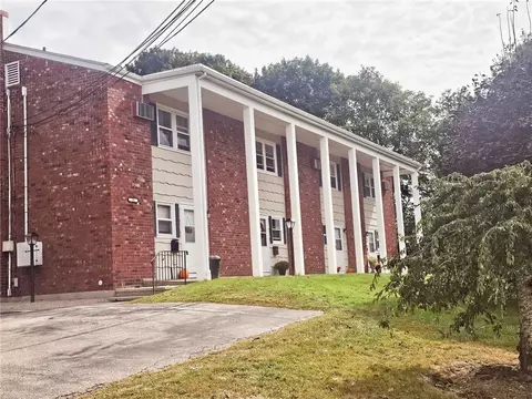 21 Crestview Dr #B, Westerly, RI 02891