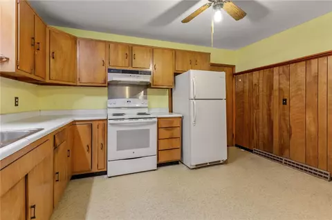 Kitchen - 5 Ridgeway Dr, Warren, RI 02885 photo 1 of 3