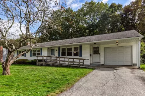 Exterior - 5 Ridgeway Dr, Warren, RI 02885 photo 3 of 10