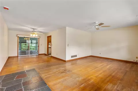 Living - 5 Ridgeway Dr, Warren, RI 02885 photo 1 of 5