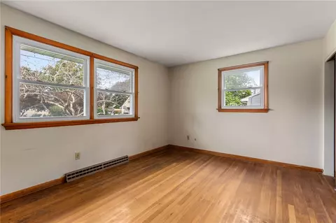 Bedroom - 5 Ridgeway Dr, Warren, RI 02885 photo 2 of 4
