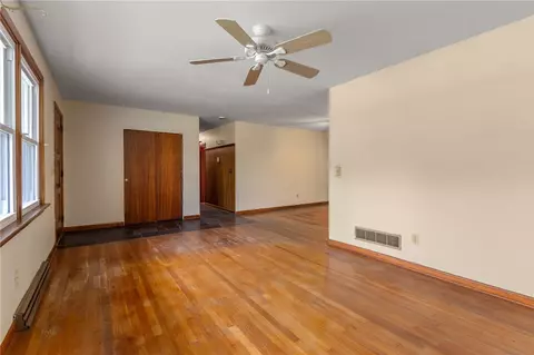 Living - 5 Ridgeway Dr, Warren, RI 02885 photo 3 of 5