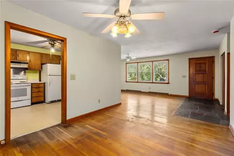 Living - 5 Ridgeway Dr, Warren, RI 02885 photo 5 of 5