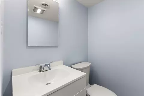 Bath - 5 Ridgeway Dr, Warren, RI 02885 photo 2 of 2
