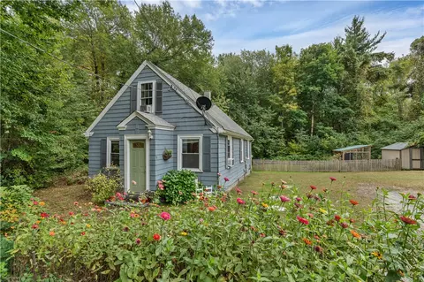 33 Pine Rd, Glocester, RI 02814