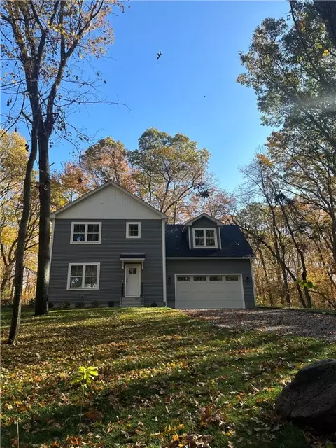 75 Half Moon Trl, South Kingstown, RI 02879