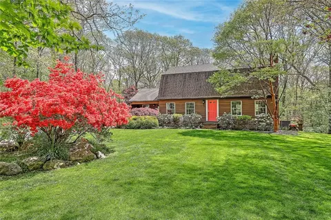 219 Estelle Dr, South Kingstown, RI 02879
