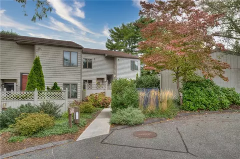 57 Seabreeze Ln #57, Bristol, RI 02809