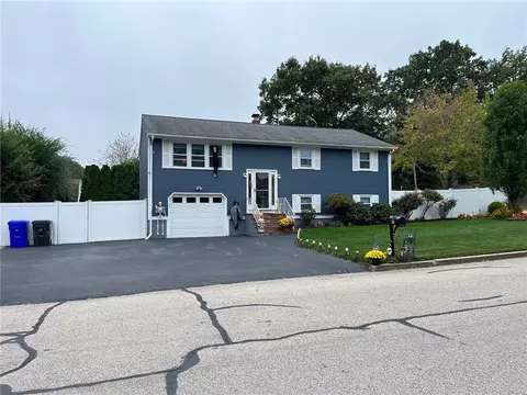 82 Cross Bow Ln, West Warwick, RI 02893