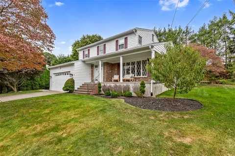 14 John F Kennedy Cir, North Providence, RI 02904