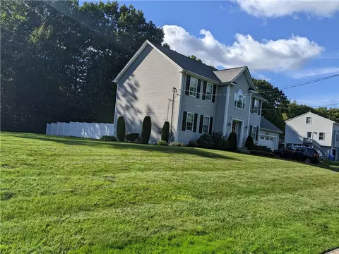 177 Thunder Trl, Cranston, RI 02921 photo 2