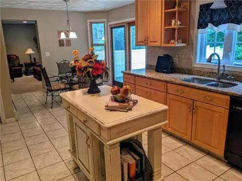 177 Thunder Trl, Cranston, RI 02921 photo 10