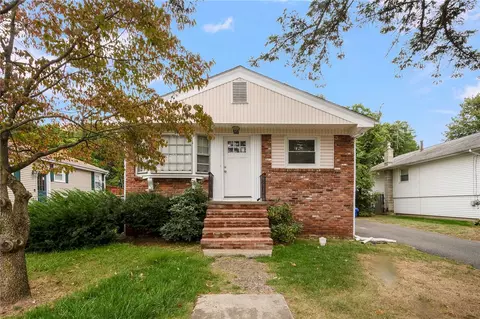 123 Lexington Ave, North Providence, RI 02904
