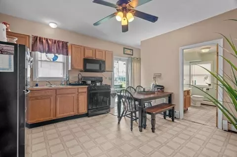 Entry Way - 207 Buffinton St, Fall River, MA 02721 photo 2 of 3