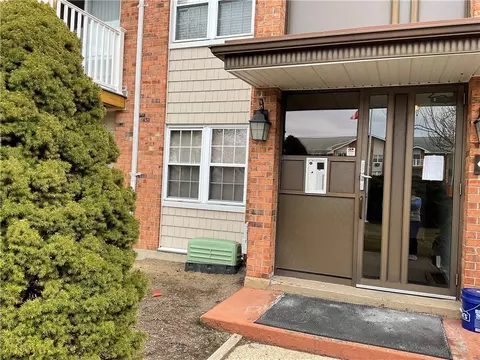 41 Bullocks Point Ave #5B, Riverside, RI 02915