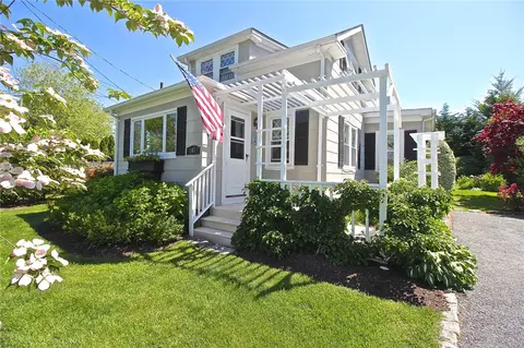 157 Ellery Ave, Middletown, RI 02842
