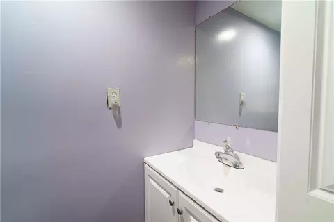 Bath - 34 Park Ln, Coventry, RI 02816 photo 2 of 2
