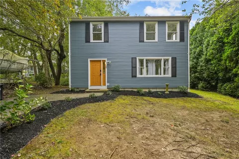 29 Circuit Dr, Narragansett, RI 02882
