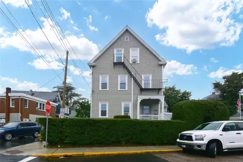 33 Middleton Ave #2, Newport, RI 02840