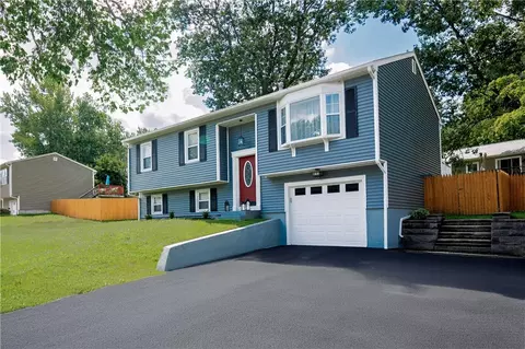 101 Sycamore Ave, Warwick, RI 02886