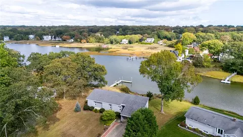 20 Radial Dr, South Kingstown, RI 02879