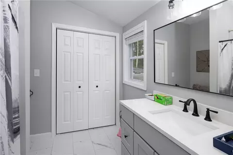 Bath - 193 Pinehaven Rd, Coventry, RI 02816 photo 2 of 3
