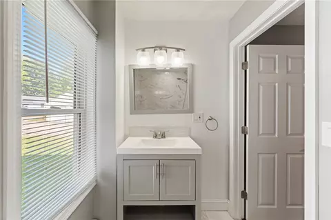 Bath - 44 Read Ave, Coventry, RI 02816 photo 2 of 3