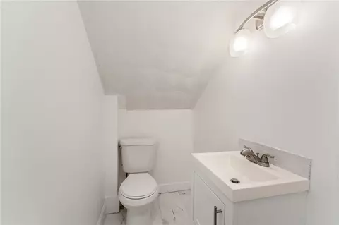 Bath - 44 Read Ave, Coventry, RI 02816 photo 3 of 3