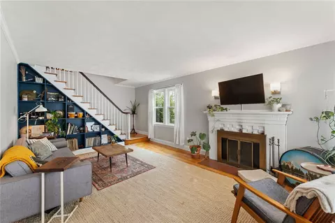 215 River Ave, Providence, RI 02908