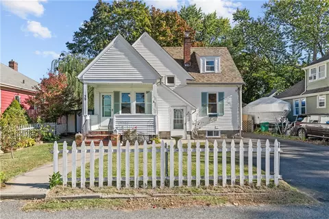 39 Church Ave, Warwick, RI 02889
