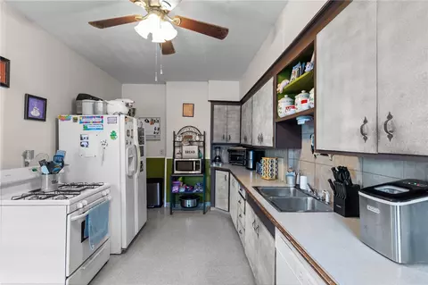 207 Highland St, Woonsocket, RI 02895 photo 9