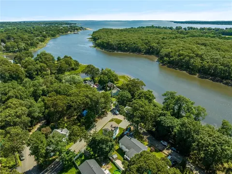 225 Haswill St, Warwick, RI 02889 photo 4