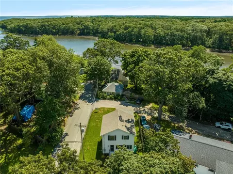 225 Haswill St, Warwick, RI 02889 photo 3