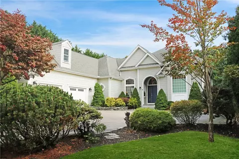 4 Ocean Ridge Dr, Westerly, RI 02891