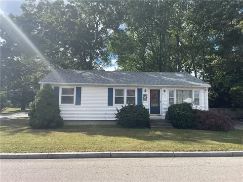 75 Brook Ave, East Providence, RI 02915