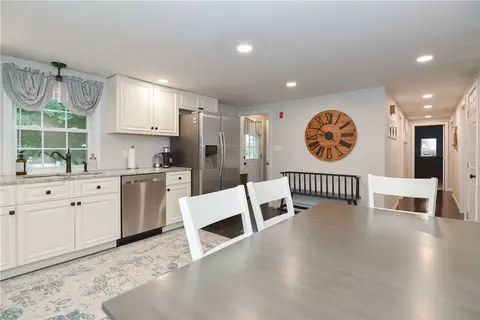 204 Manila Ave, Woonsocket, RI 02895 photo 14