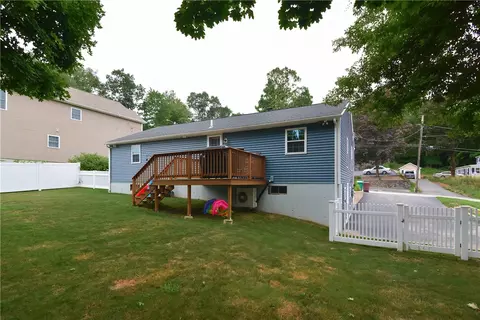 204 Manila Ave, Woonsocket, RI 02895 photo 5