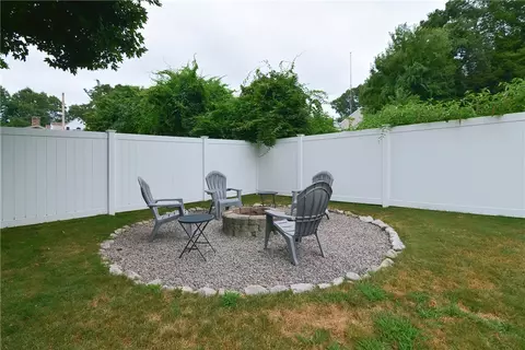 204 Manila Ave, Woonsocket, RI 02895 photo 9