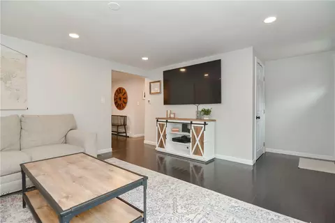 204 Manila Ave, Woonsocket, RI 02895 photo 20