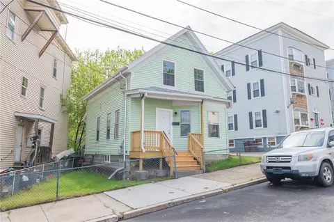 31 Bennett St, Woonsocket, RI 02895