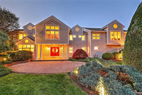 3 Spinnaker Dr, Barrington, RI 02806