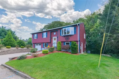 10 Shane Dr, West Warwick, RI 02893