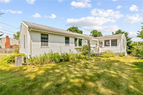 6 River View St, Warren, RI 02885 photo 3