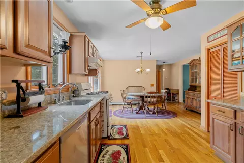 6 River View St, Warren, RI 02885 photo 4