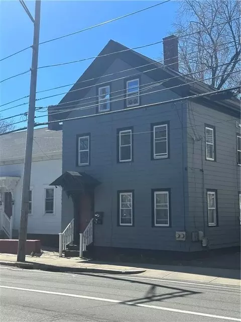 586 Smith St, Providence, RI 02908